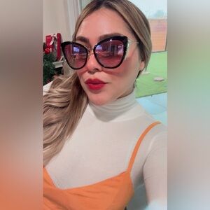 ONE DAY SALE✨

MARC JACOBS cat eye acetate sunglasses ✨